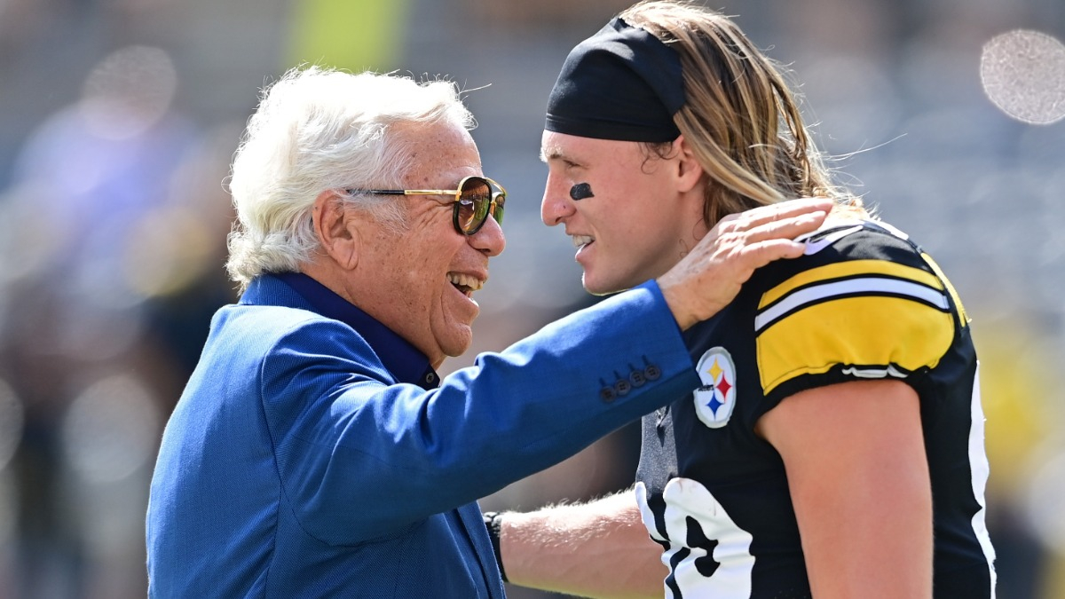 Pittsburgh Steelers wide receiver Gunner Olszewski, New England Patriots owner Robert Kraft