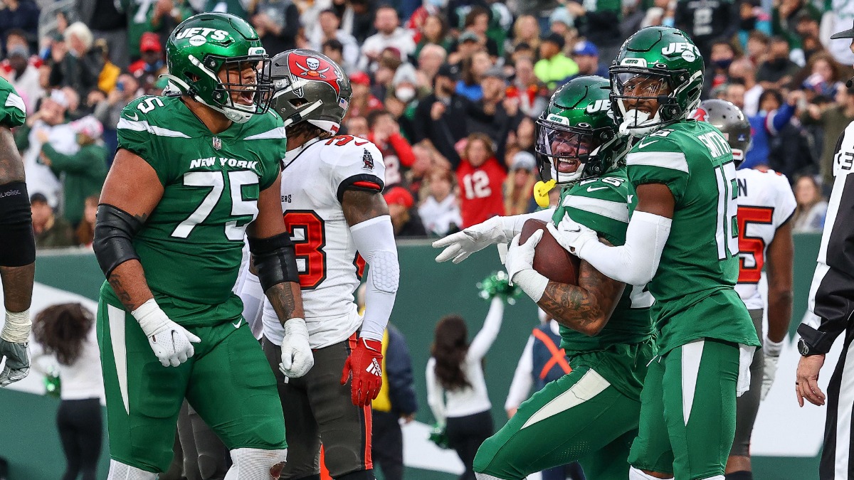 New York Jets guard Alijah Vera-Tucker