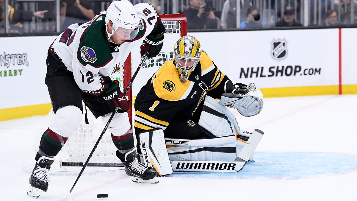 Boston bruins goalie Jeremy Swayman