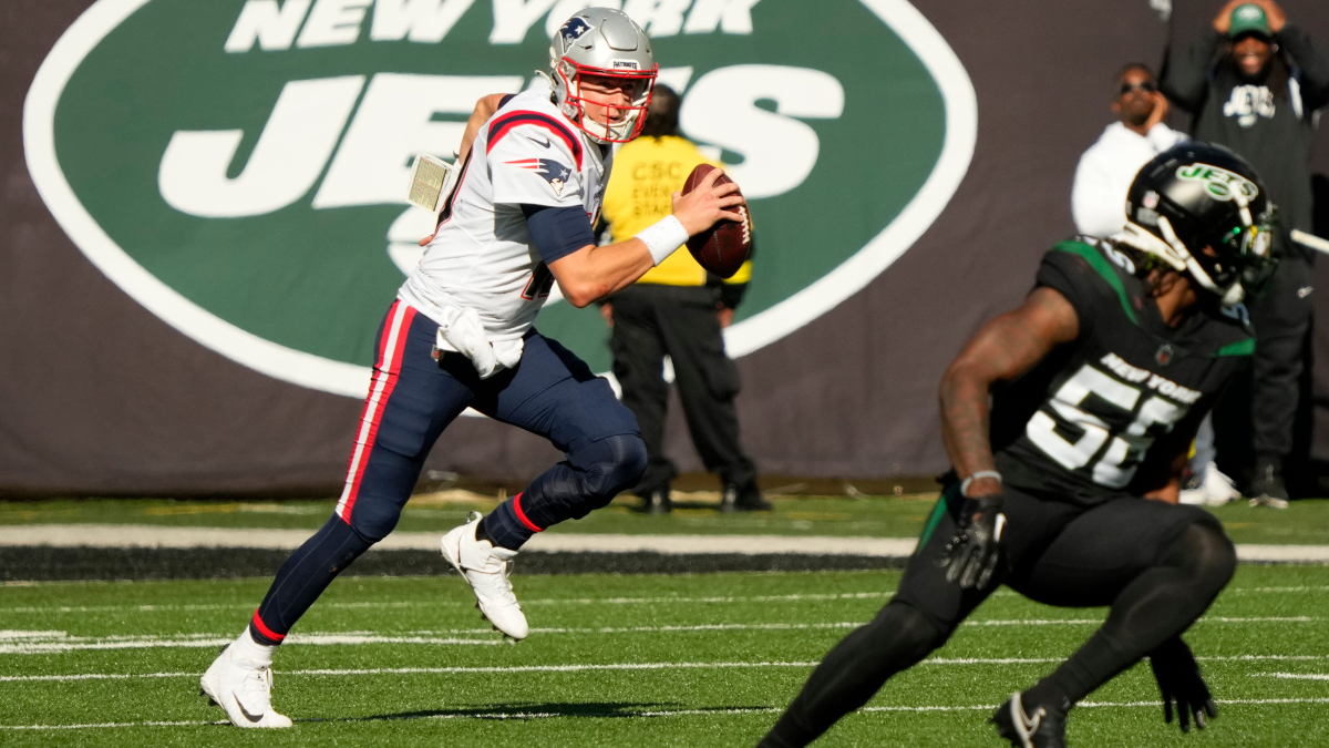 Patriots quarterback Mac Jones