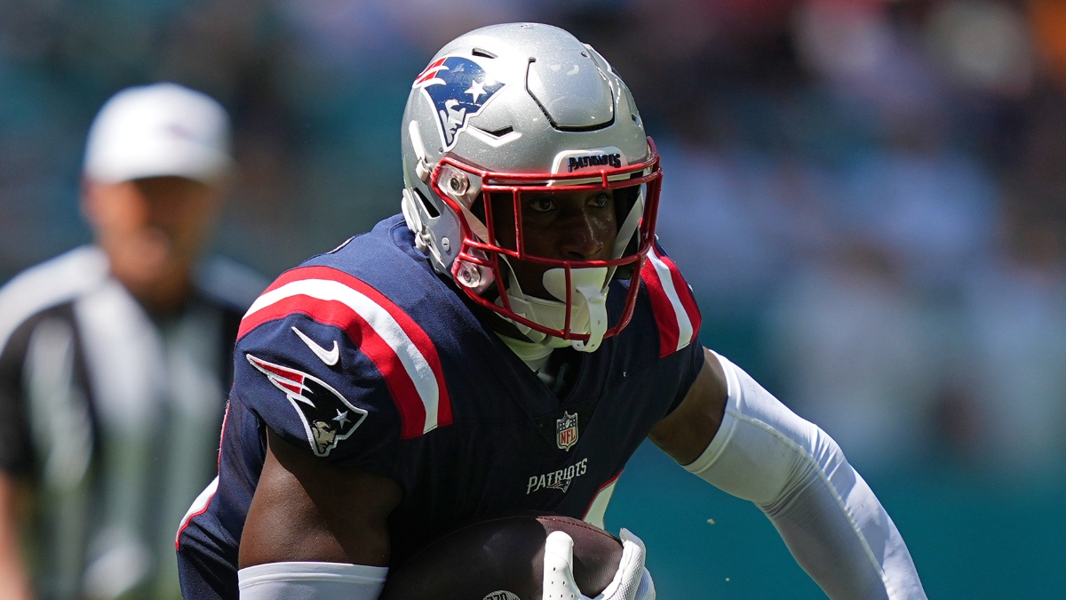 New England Patriots tight end Jonnu Smith