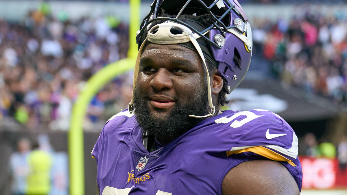 Minnesota Vikings defensive tackle Dalvin Tomlinson