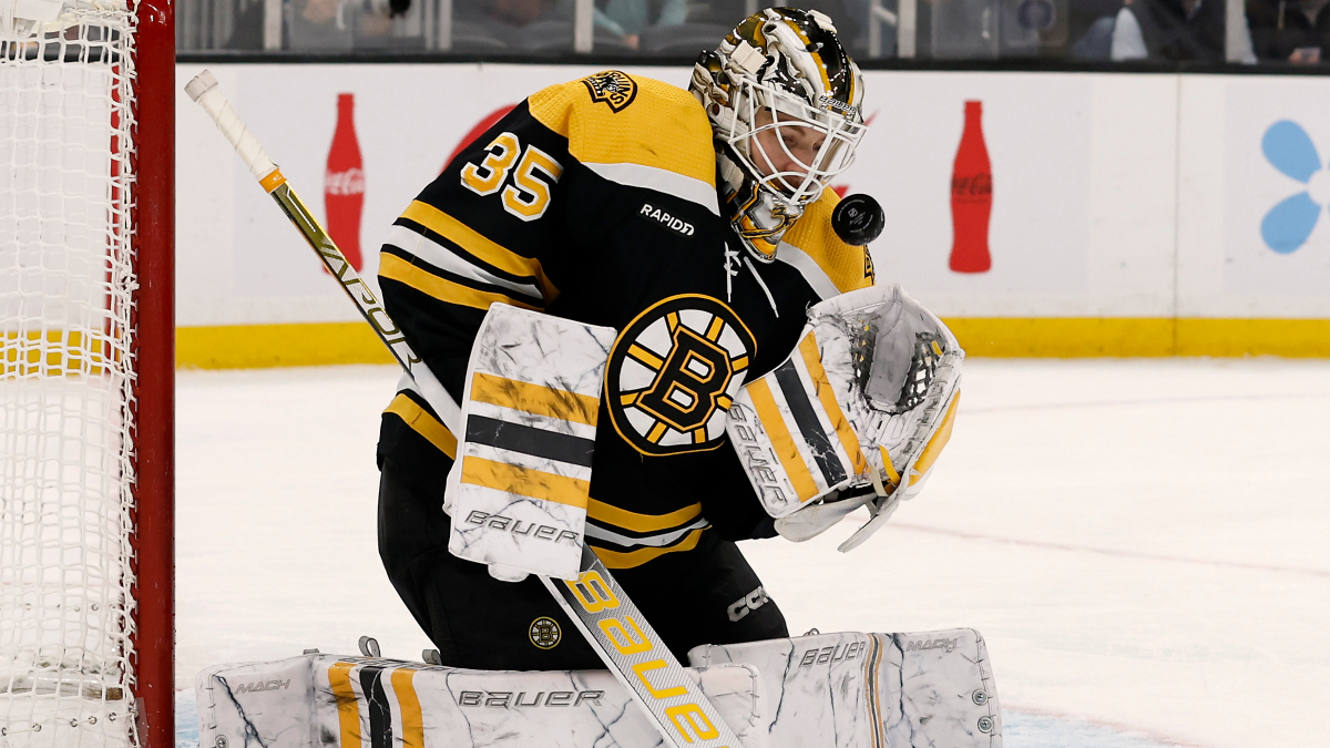 Boston Bruins goalie Linus Ullmark