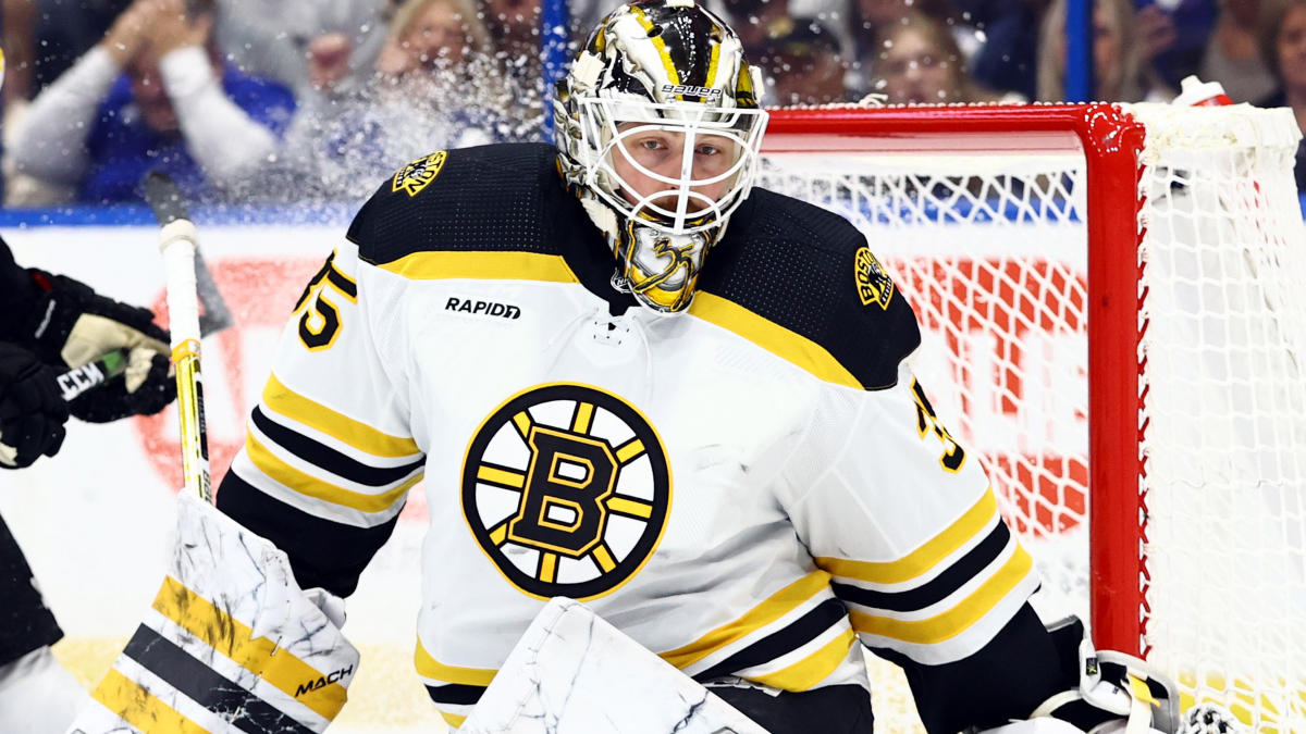 Boston Bruins goalie Linus Ullmark