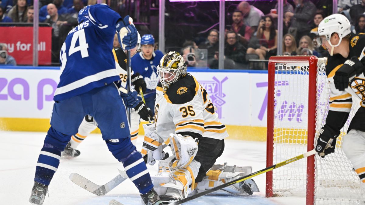 Boston Bruins goalie Linus Ullmark