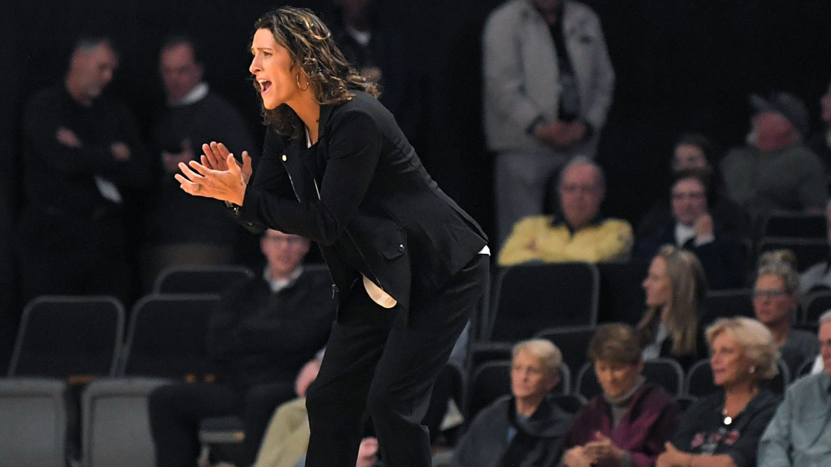 Connecticut Sun head coach Stephanie White