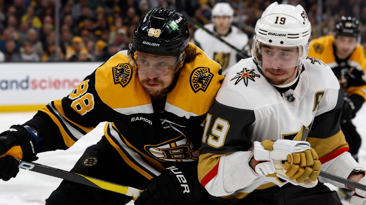 Boston Bruins right wing David Pastrnak, Vegas Golden Knights right wing Reilly Smith