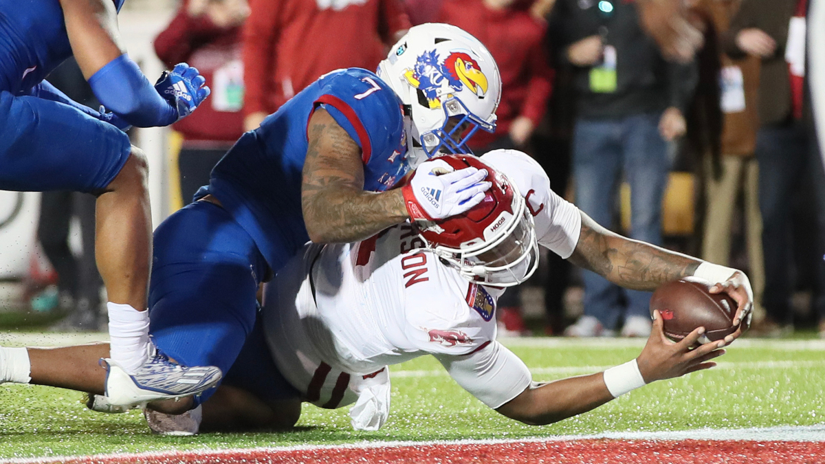 Arkansas Razorbacks quarterback KJ Jefferson