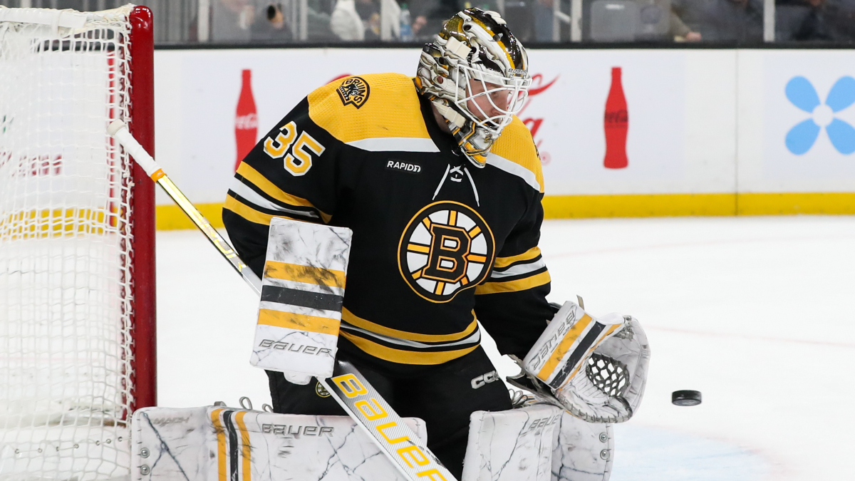 Boston Bruins goalie Linus Ullmark