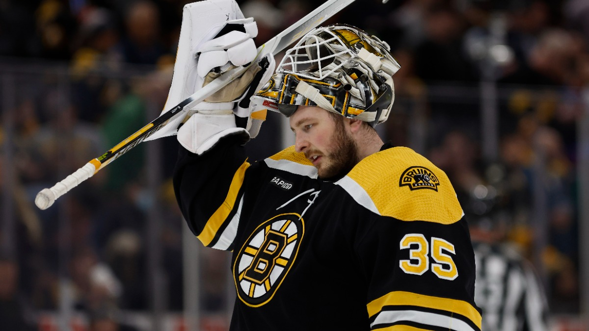 Boston Bruins goalie Linus Ullmark