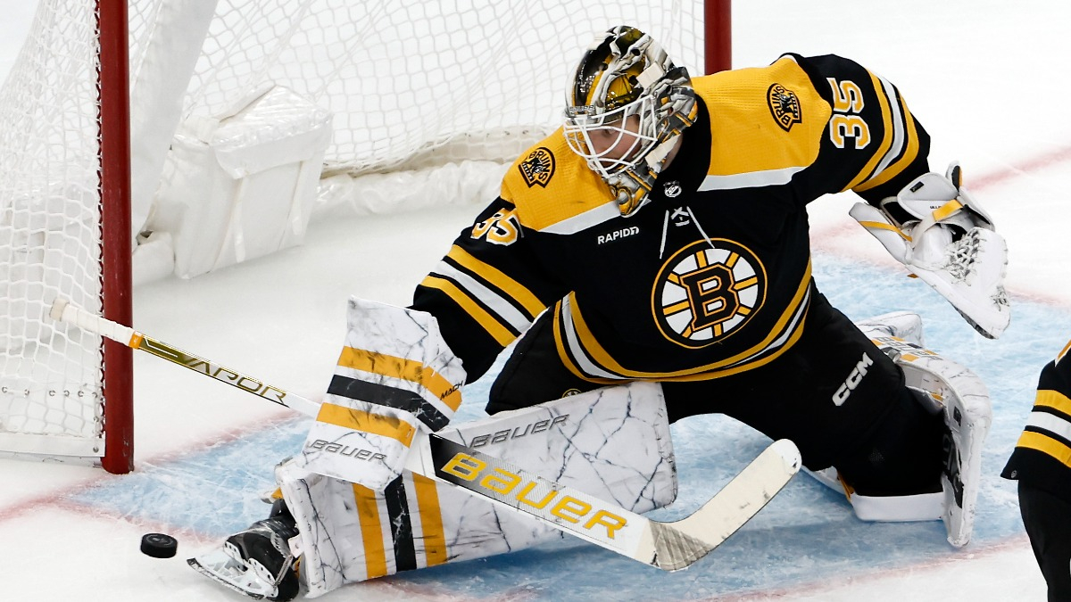 Boston Bruins goalie Linus Ullmark