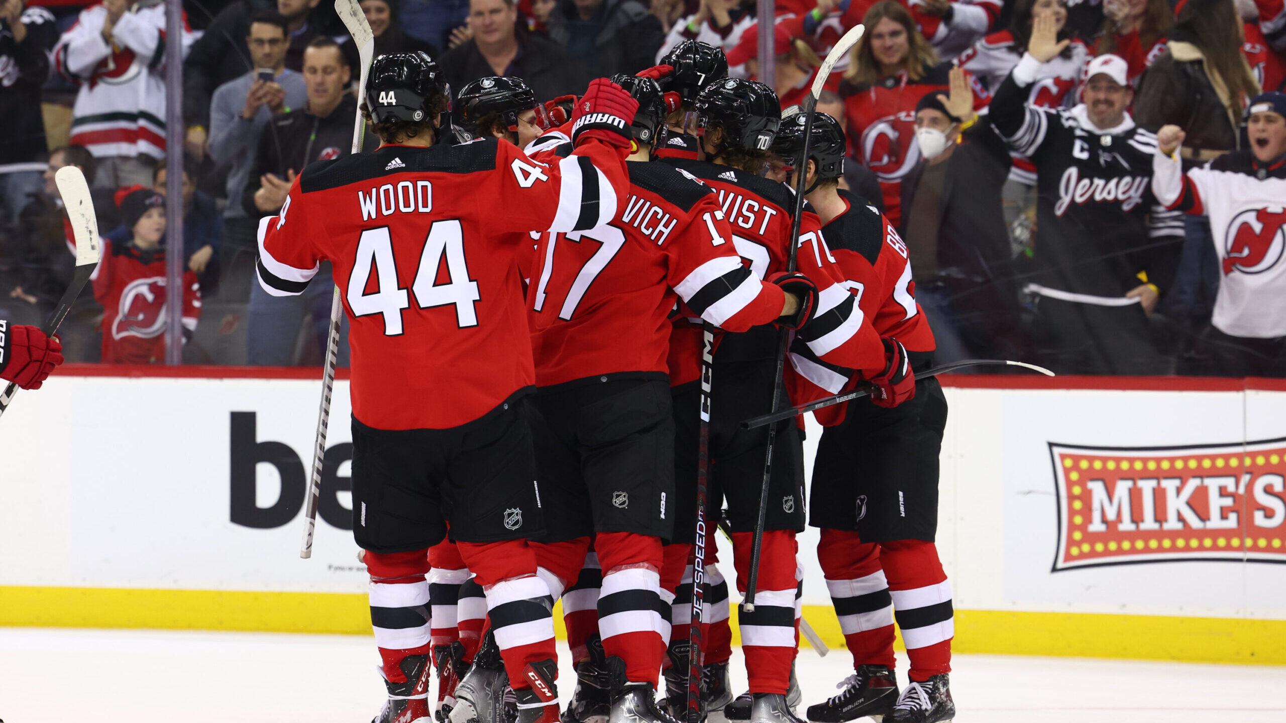 NHL: Pittsburgh Penguins at New Jersey Devils