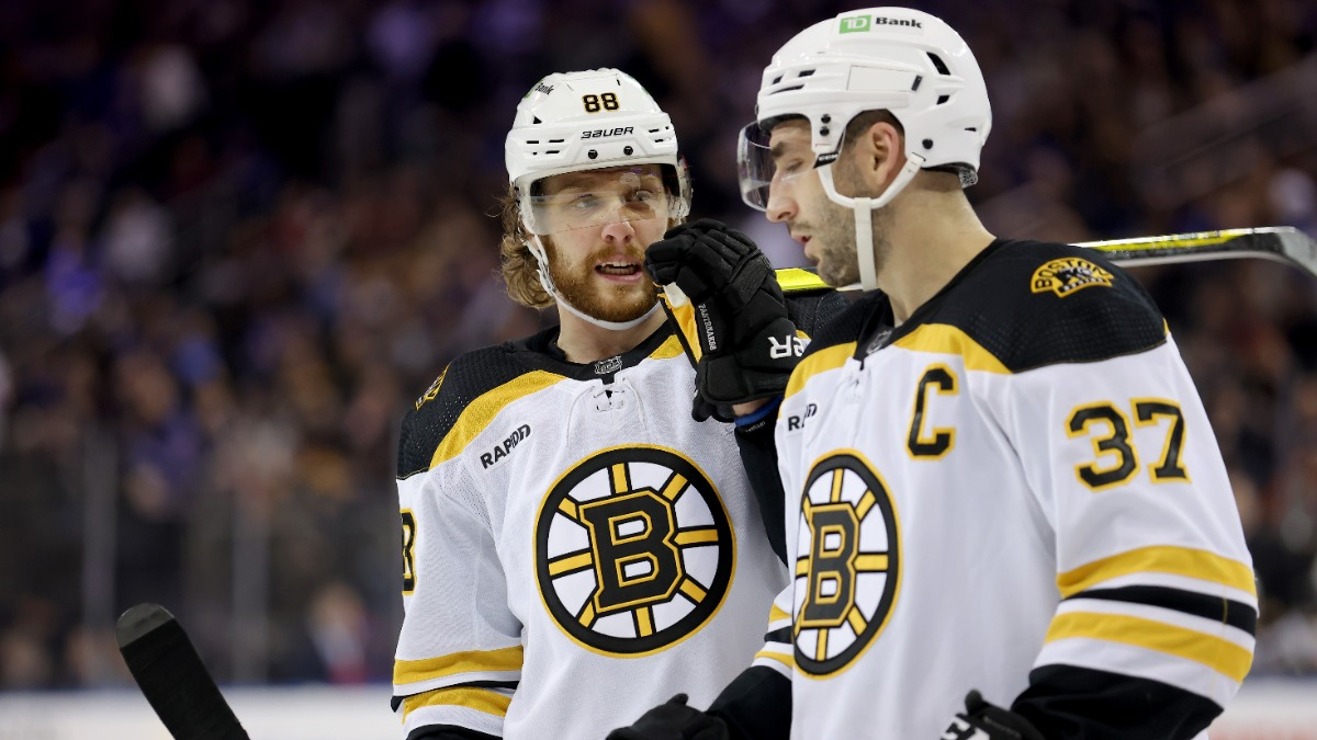 Boston Bruins forward David Pastrnak, center Patrice Bergeron