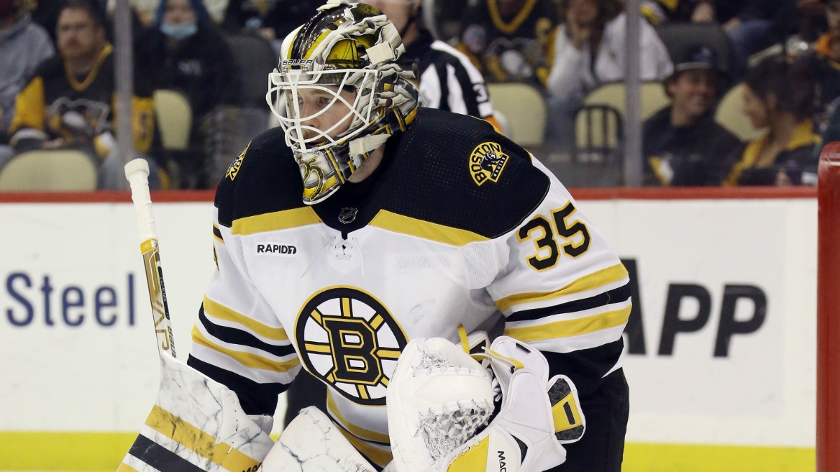 Boston Bruins goalie Linus Ullmark