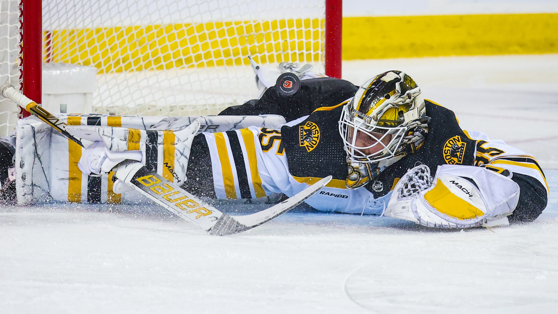 Boston Bruins goalie Linus Ullmark