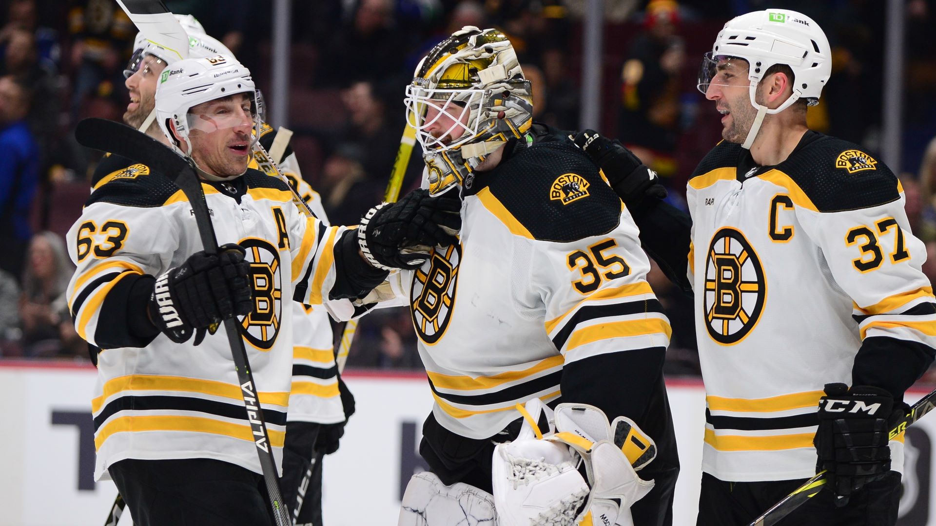 Boston Bruins goalie Linus Ullmark