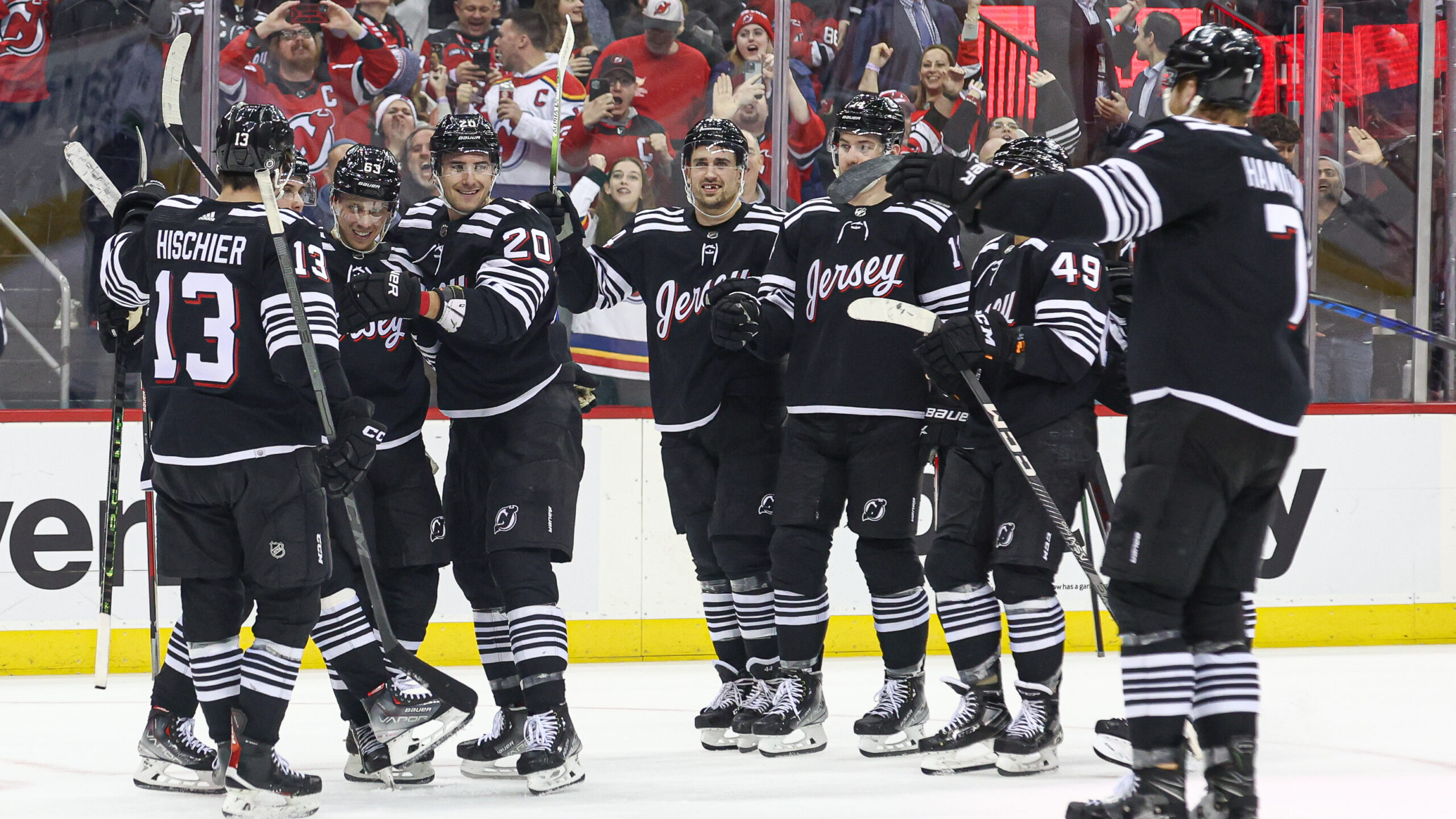 NHL: Vancouver Canucks at New Jersey Devils