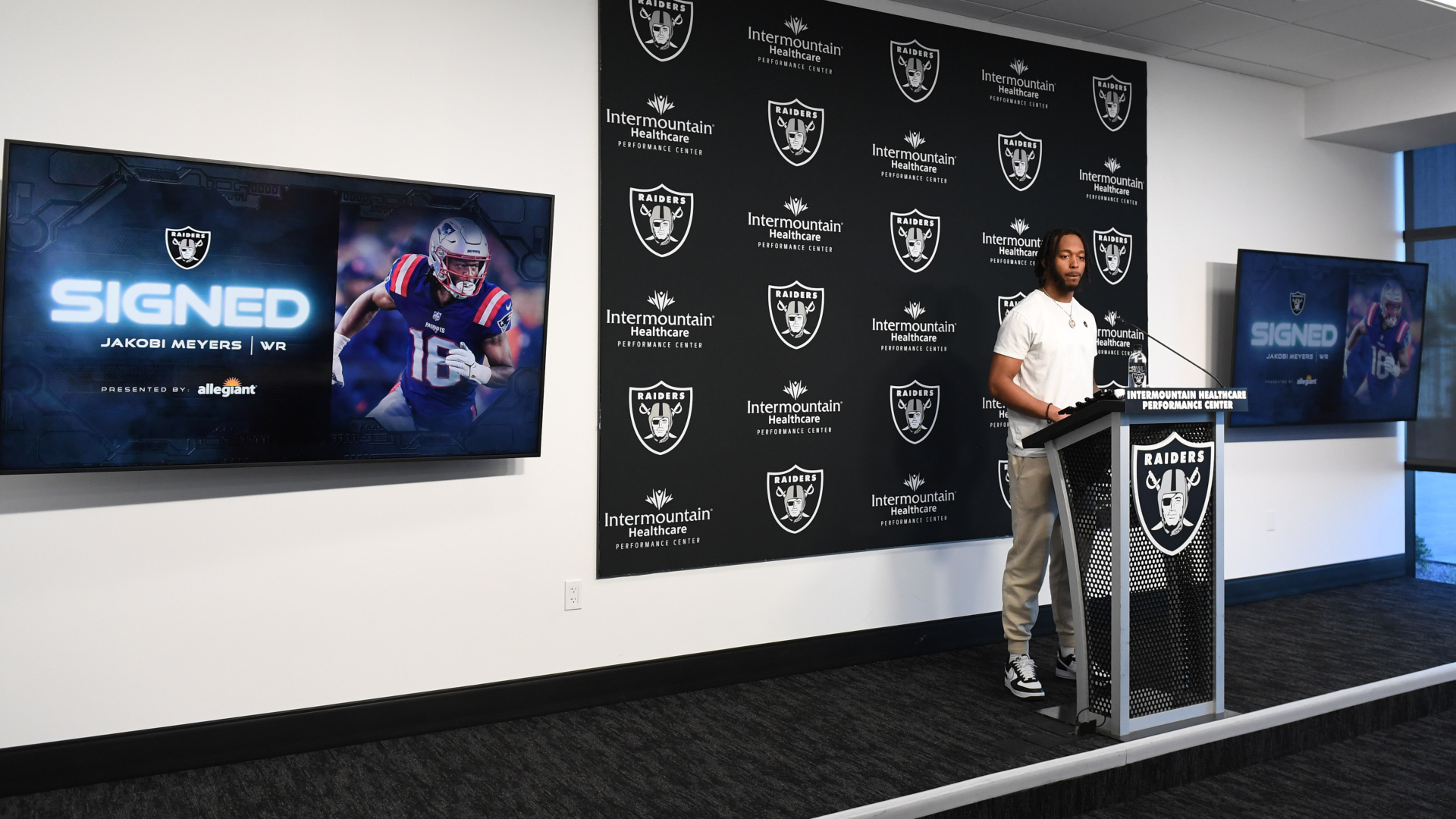 Las Vegas Raiders wide receiver Jakobi Meyers