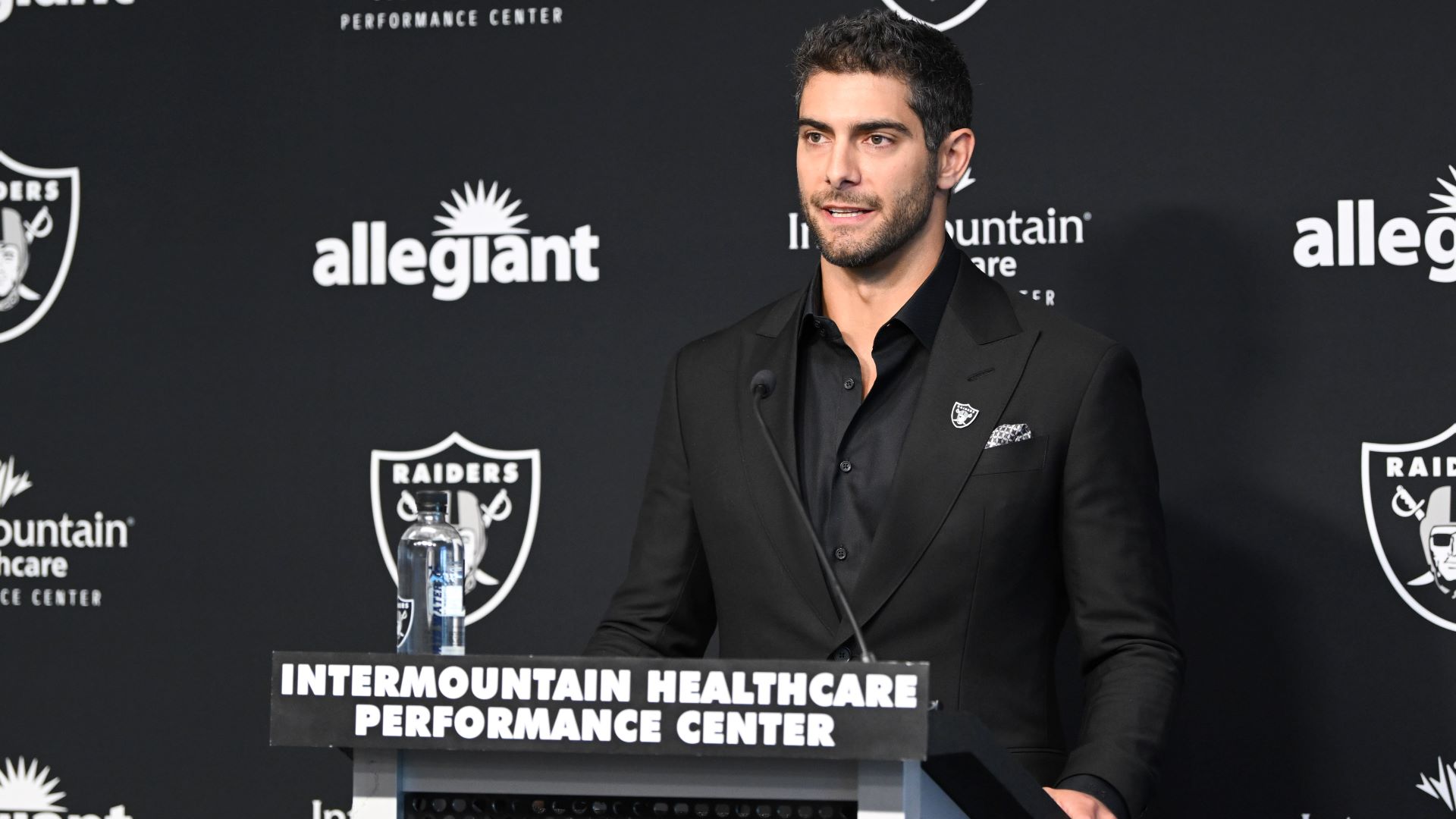 Las Vegas Raiders quarterback Jimmy Garoppolo