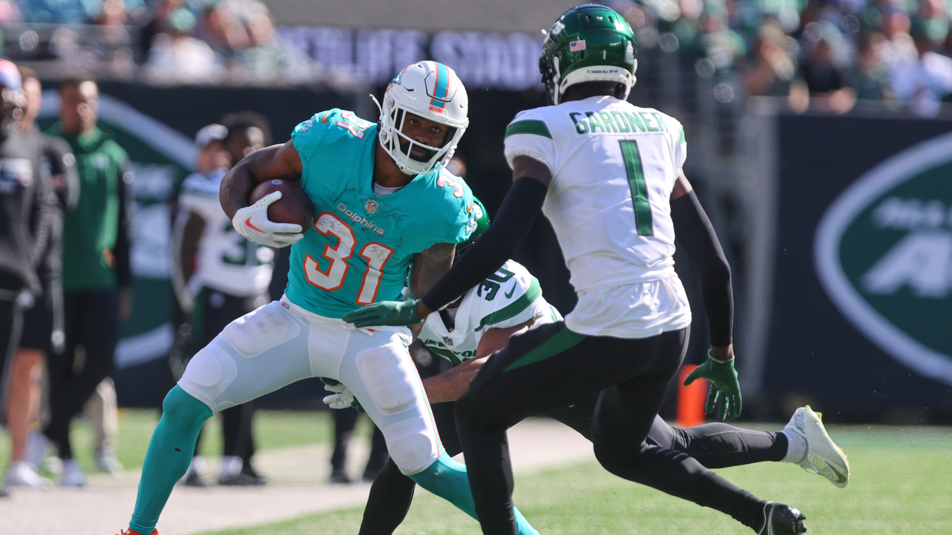 Miami Dolphins running back Raheem Mostert, New York Jets cornerback Sauce Gardner