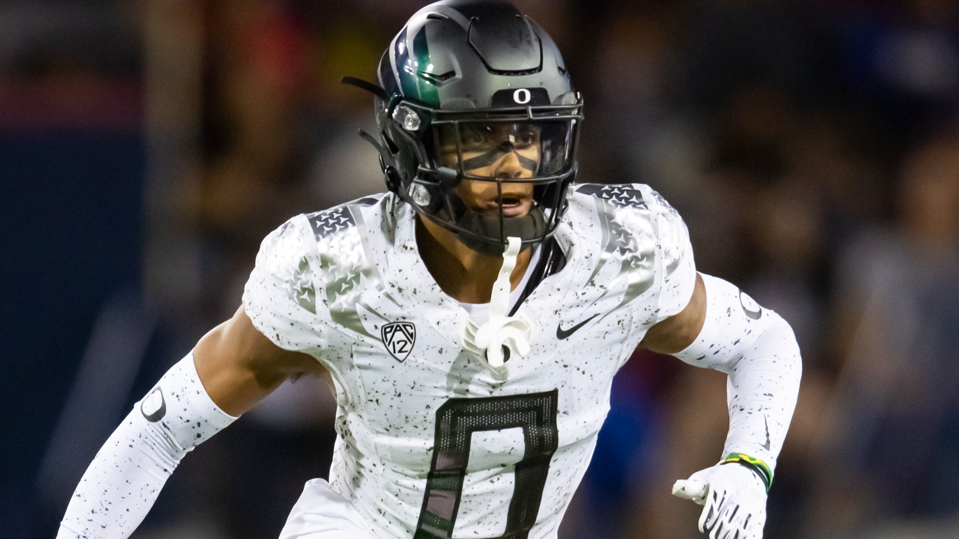 Oregon Ducks defensive back Christian Gonzalez