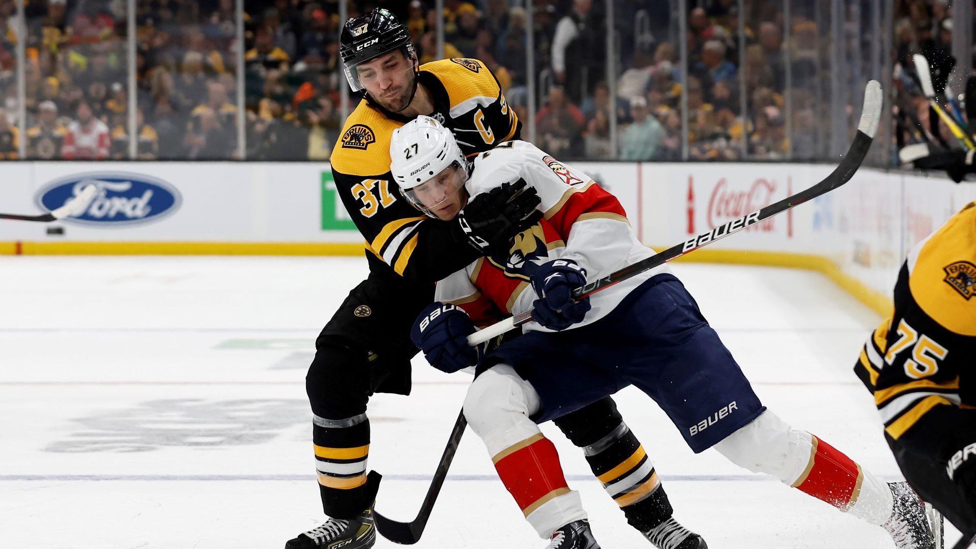 Boston Bruins center Patrice Bergeron and Florida Panthers left wing Eetu Luostarinen