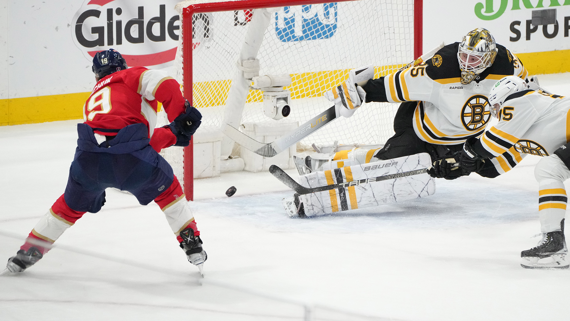 Boston Bruins goaltender Linus Ullmark