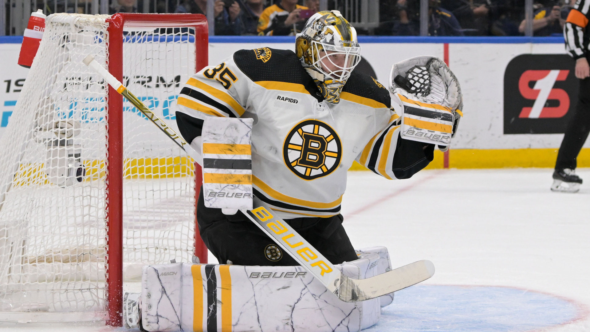 Boston Bruins goaltender Linus Ullmark