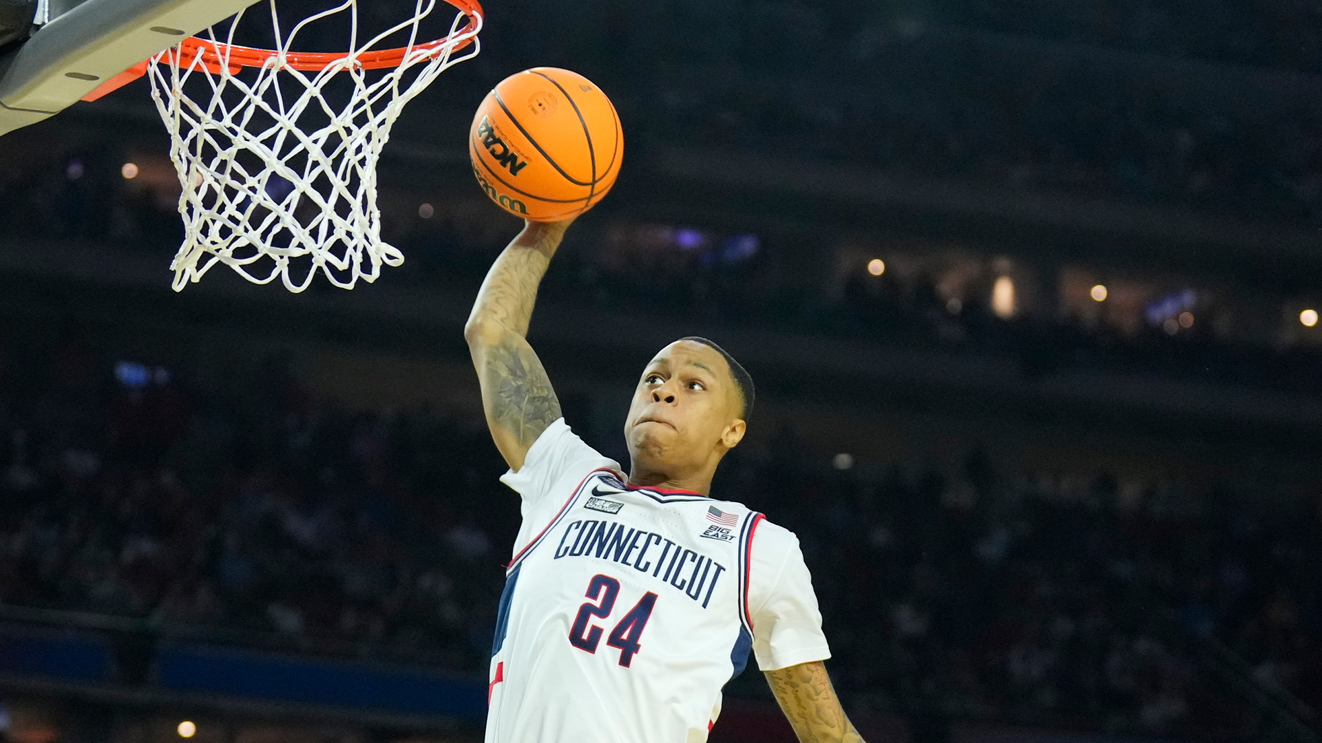 Connecticut Huskies guard Jordan Hawkins