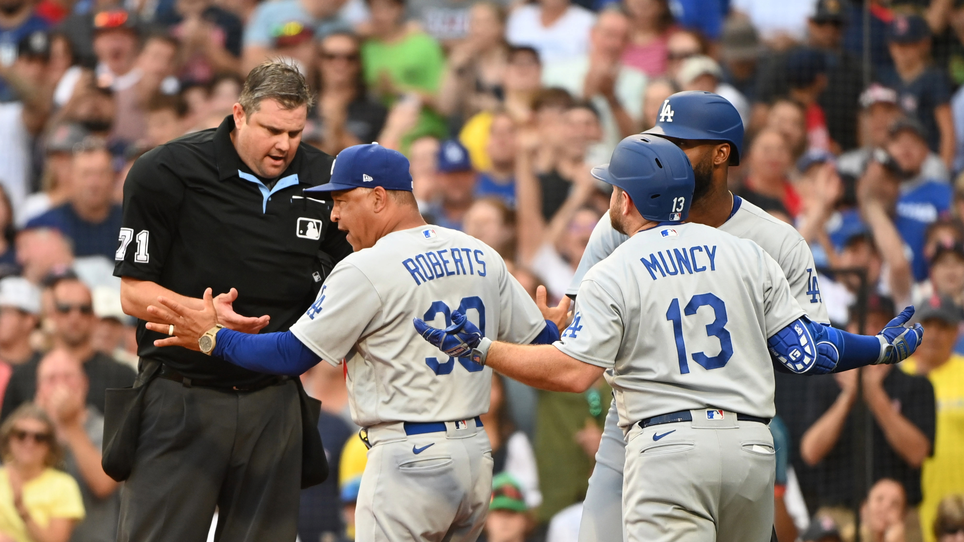 Los Angeles Dodgers manager Dave Roberts and third baseman Max Muncy