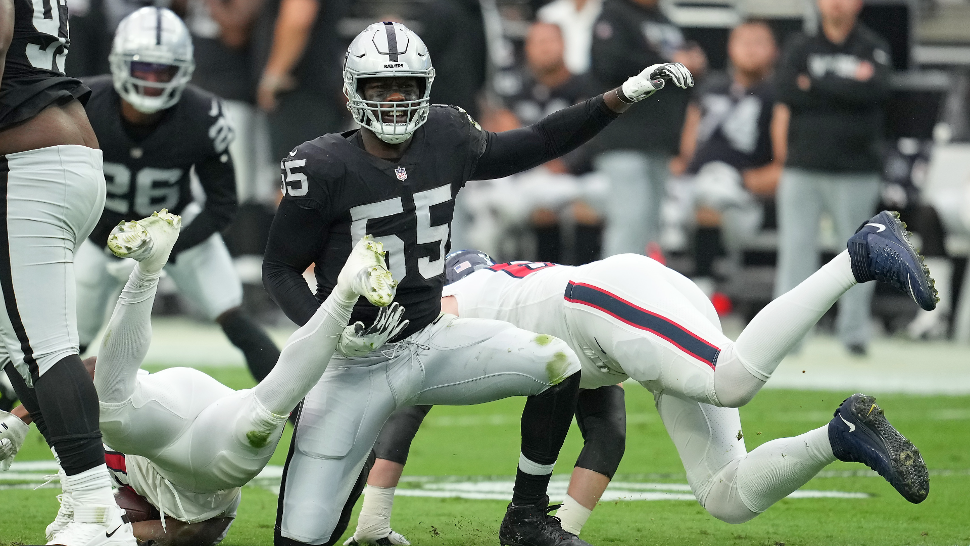 Las Vegas Raiders defensive end Chandler Jones