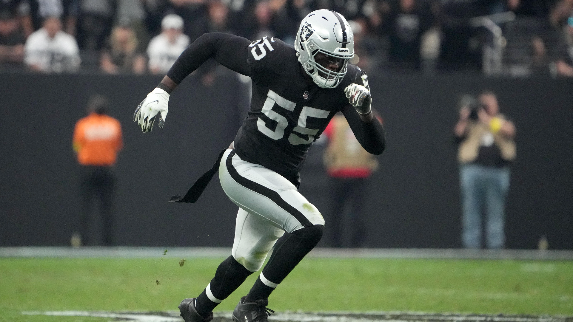 Las Vegas Raiders defensive end Chandler Jones