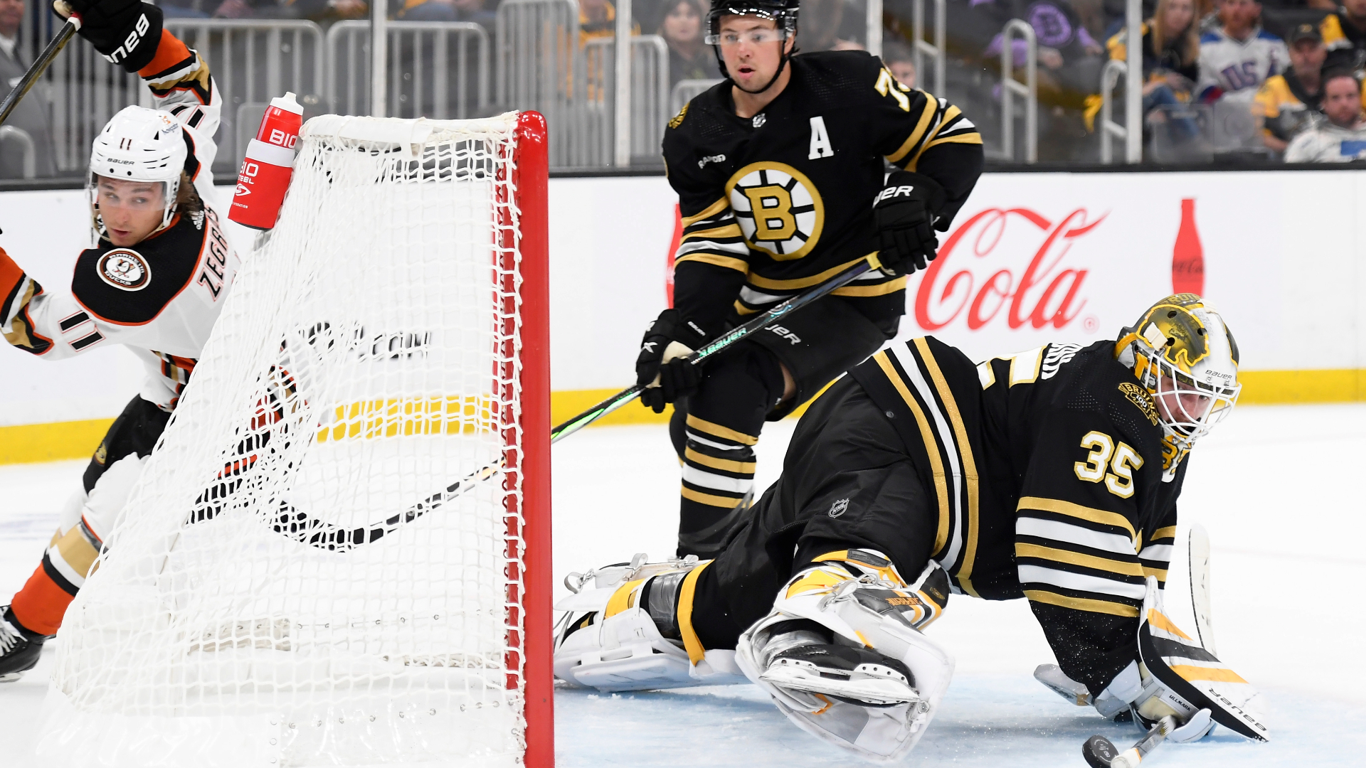 Boston Bruins goaltender Linus Ullmark