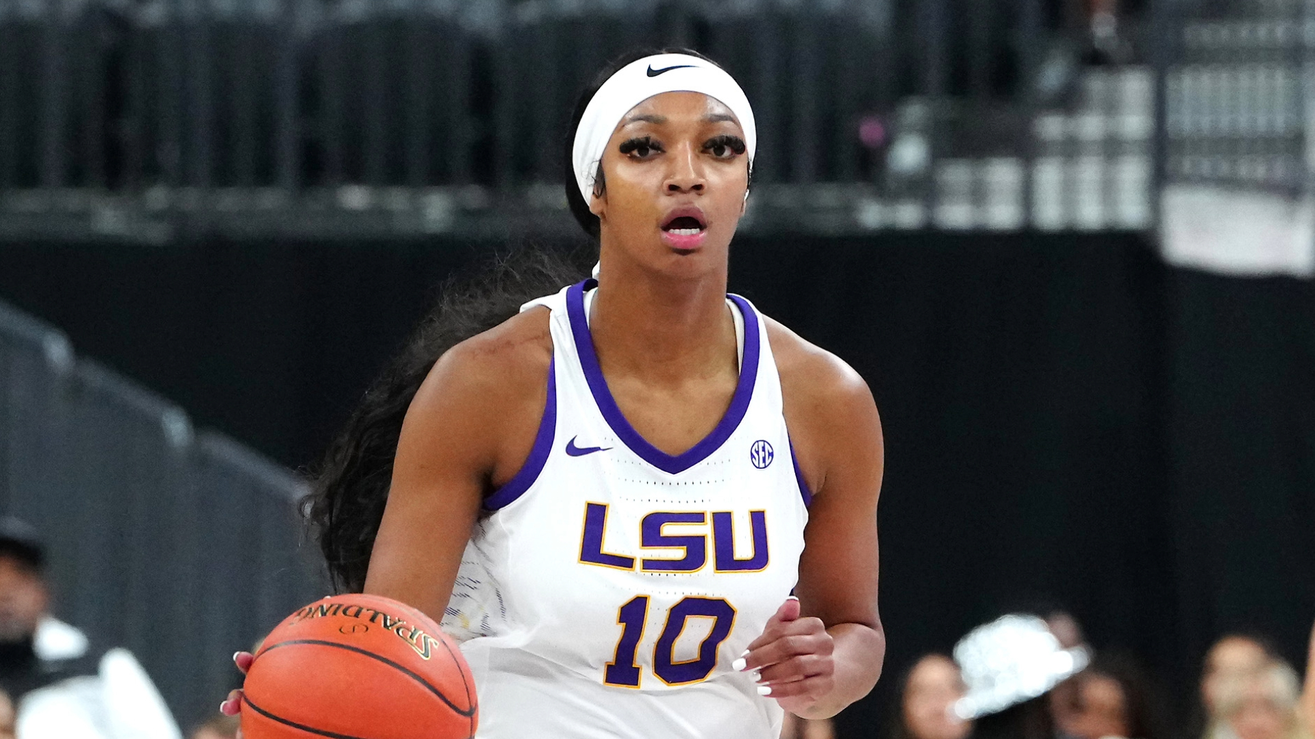 LSU Lady Tigers forward Angel Reese
