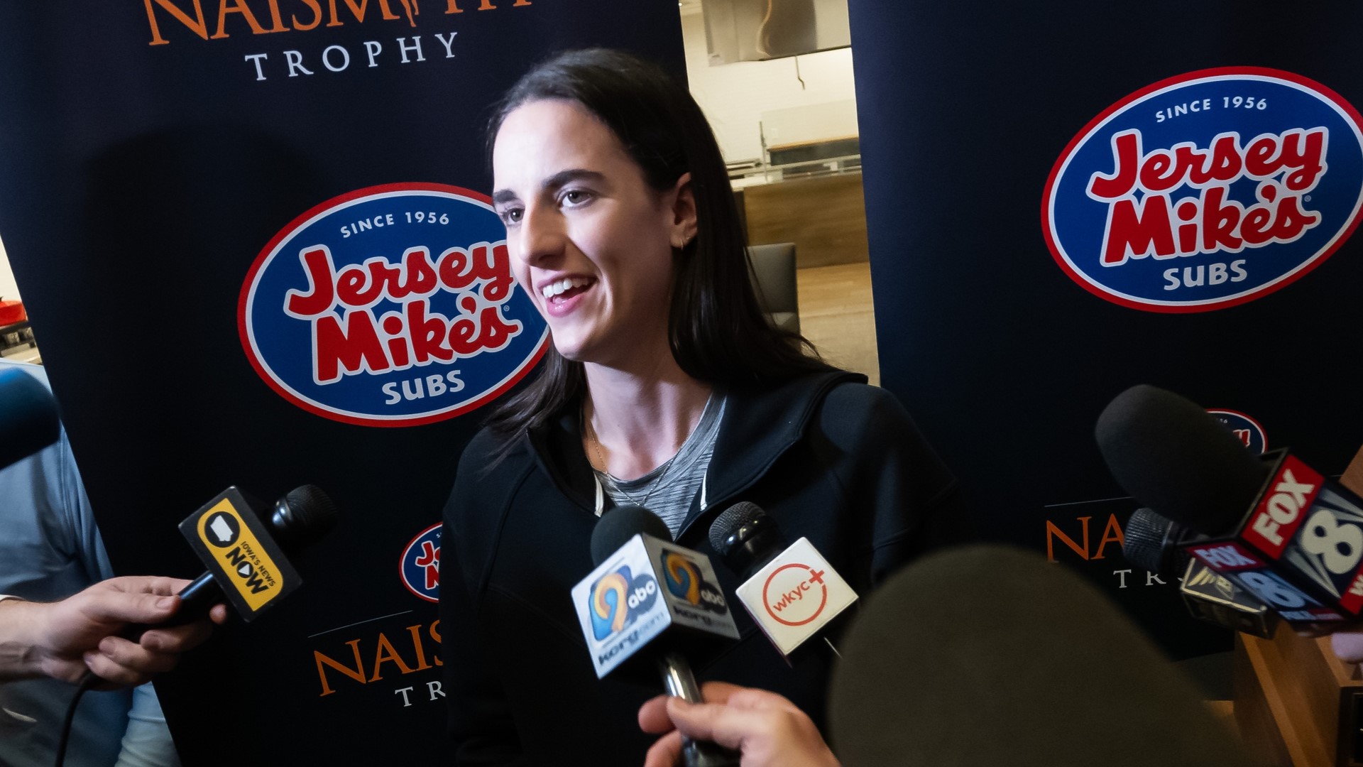 Iowa Hawkeyes guard Caitlin Clark