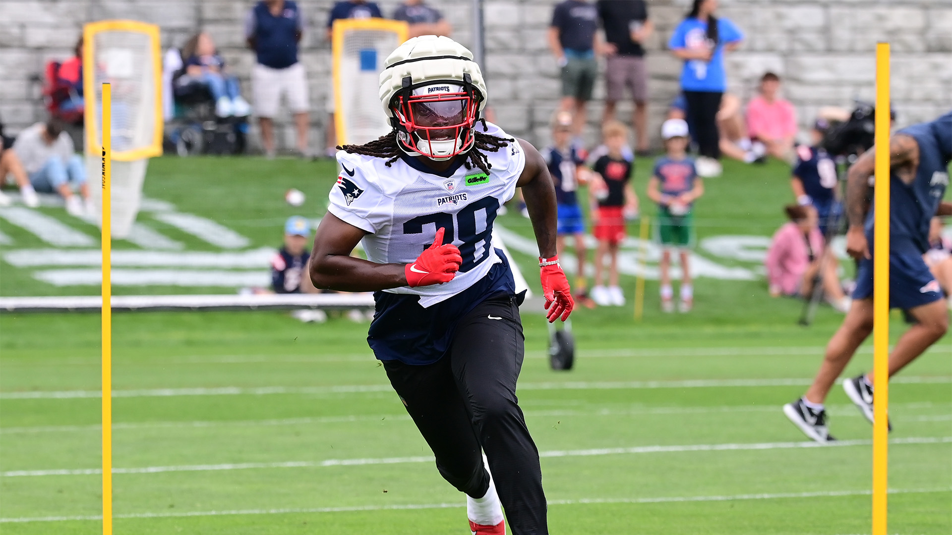 Patriots running back rhamondre Stevenson