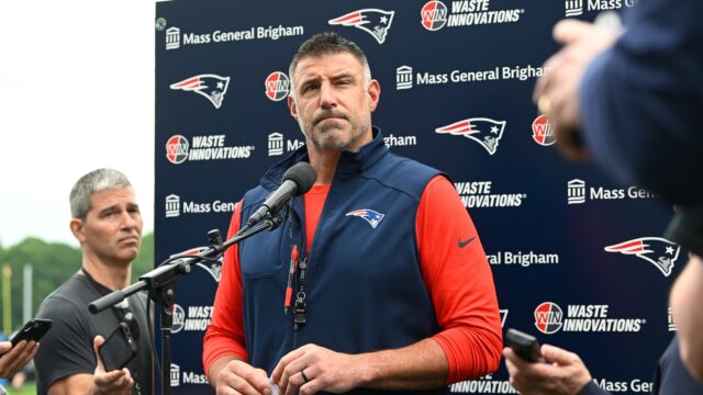 New England Patriots head coach Mike Vrabel