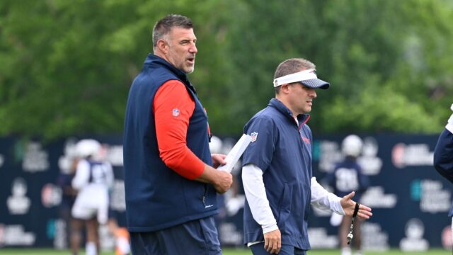 Patriots head coach Mike Vrabel and offensive coordinator Josh McDaniels