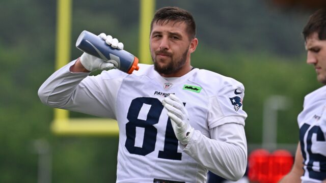 New England Patriots tight end Austin Hooper