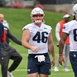 New England Patriots fullback Brock Lampe