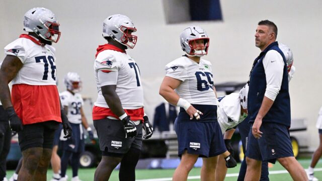 New England Patriots head coach Mike Vrabel, offensive coordinator Josh McDaniels, center Garrett Bradbury, offensive tackle Mike Onwenu and offensive tackle Morgan Moses