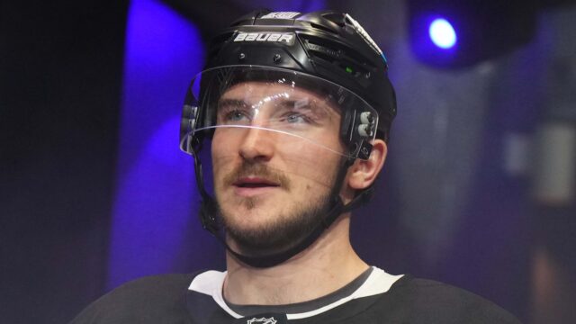 Boston Bruins forward Tanner Jeannot