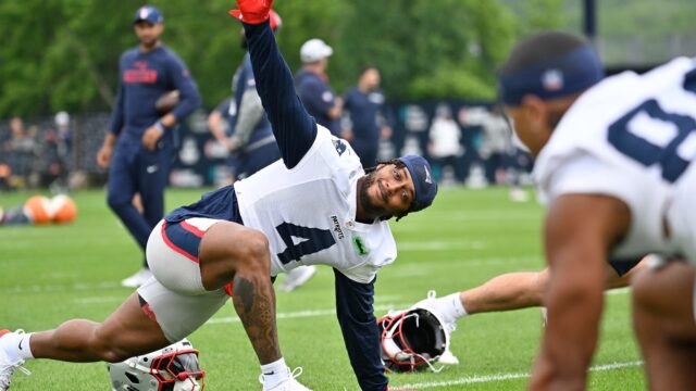 New England Patriots running back Antonio Gibson