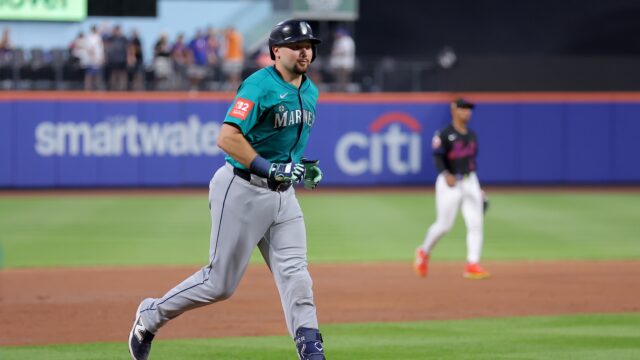 Seattle Mariners catcher Cal Raleigh