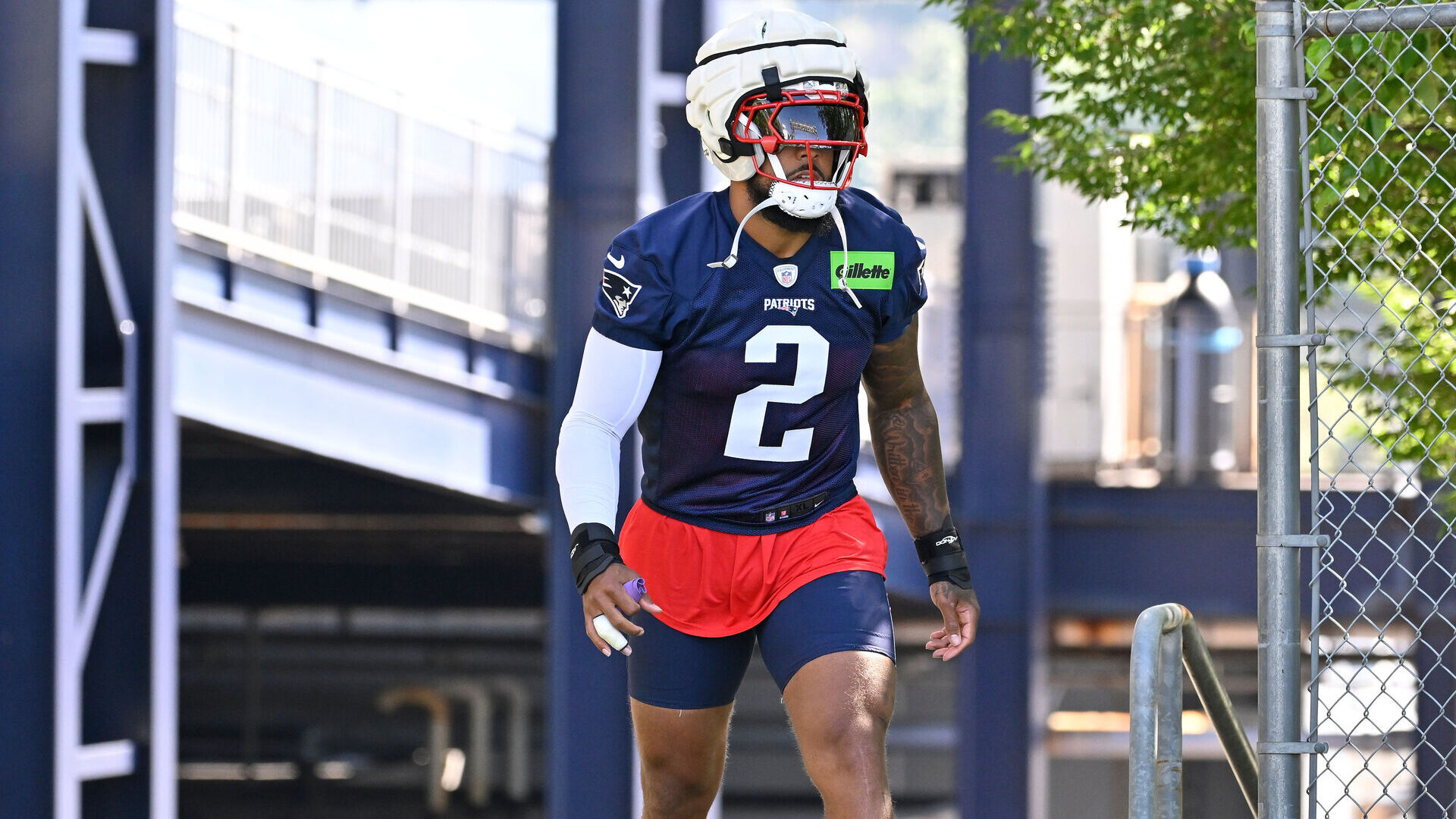Patriots Defensive Coordinator Gushes Over Star Free Agent Signing