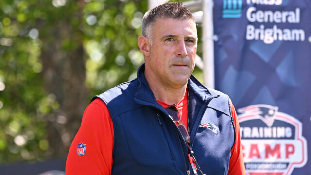 New England Patriots head coach Mike Vrabel