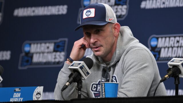 UConn Huskies head coach Dan Hurley