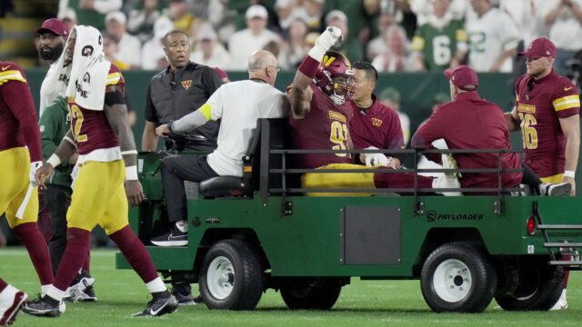 Washington Commanders defensive end Deatrich Wise Jr.