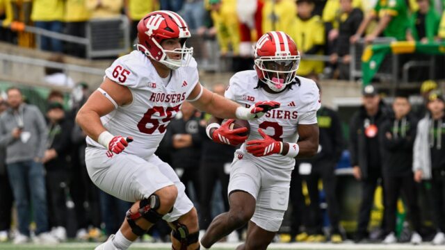 Indiana Hoosiers offensive lineman Carter Smith