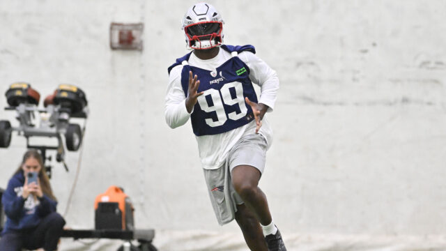 San Francisco 49ers defensive end Keion White